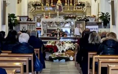 Casamicciola, funerali vittime. Vescovo Pascarella: "Le autorità politiche trovino soluzioni non rimandabili affinché eventi del genere non si ripetano" 8 sirspa 202212071805310 72f425a6f00c7c711ac6641a9ff082a5 755x491 1