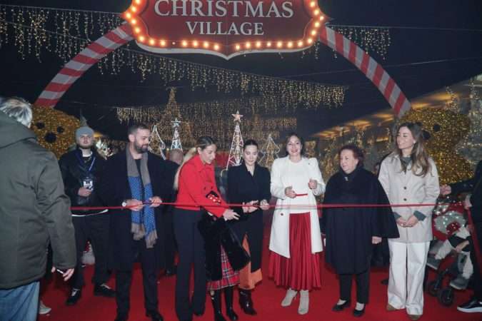 taglio del nastro Christmas Village