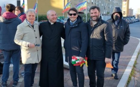 Brusciano, il sindaco Romano nomina il nuovo Presidente Ente Festa dei Gigli: è il medico del "Pascale" Vincenzo Cerciello 6 2. E. Cerciello Don S. Purcaro Sindaco G. Ronaono Avv. S. Travaglino Marcia Pace Brusciano 29.1.2023