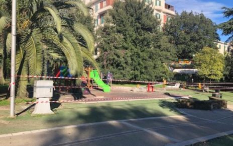 Napoli parco Mascagna allestimento area giochi