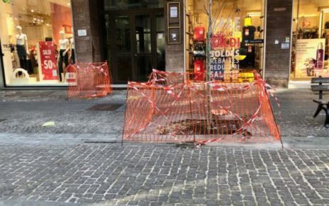 Napoli, la denuncia: troppi dissesti sulla collina vomerese 6 Vomero via Luca Giordano dissesti recintati
