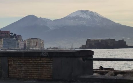 Napoli, Vesuvio imbiancato dalla neve: brusco calo di temperature nel napoletano 5 neve vesuvio
