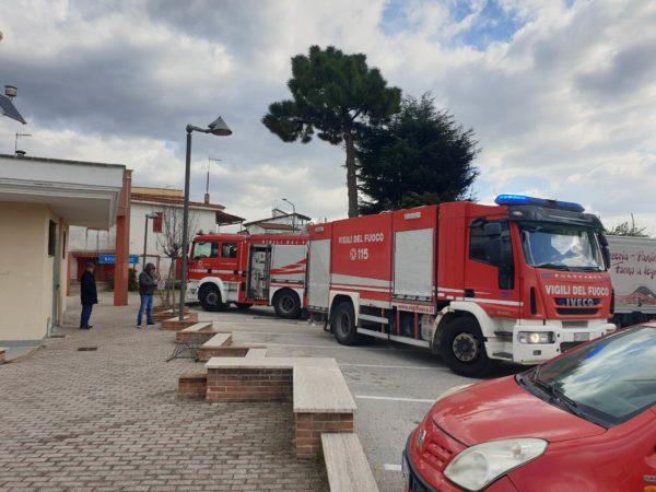 Scisciano, due auto e un furgone prendono fuoco all’improvviso nel parcheggio di via Borzillo: danni e paura 3 329586255 862534311675994 3023260285592098348 n