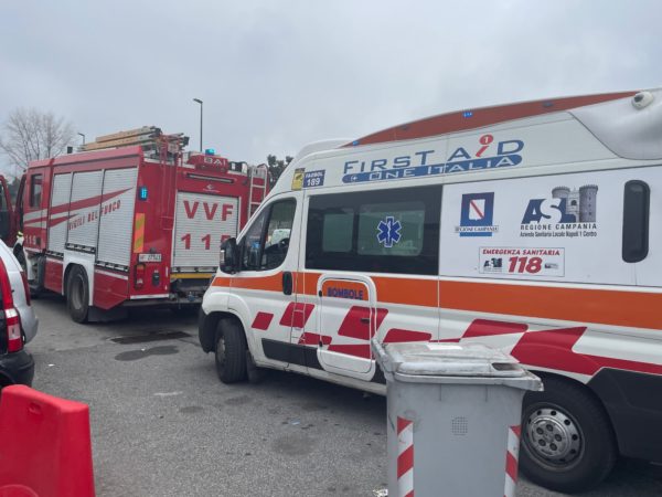 Napoli, persona si lancia sotto il treno della Circumflegrea 4 IMG 8090