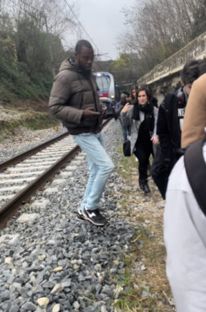 Napoli, persona si lancia sotto il treno della Circumflegrea 7 IMG 8098