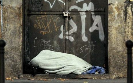 Napoli, clochard muore in strada stroncato dalle rigide temperature della notte 3 clochard1