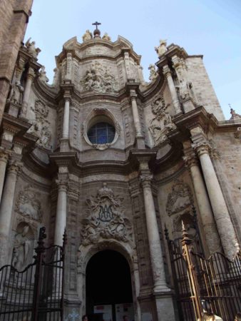 Valencia: la destinazione perfetta in ogni periodo dell’anno 9 la porta della cattedrale