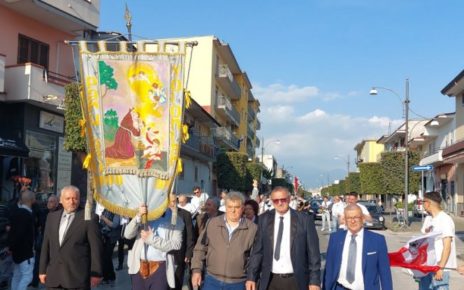 2. Corteo Bandiera Questua Giglio Parulano a Brusciano NA 22.4.2023