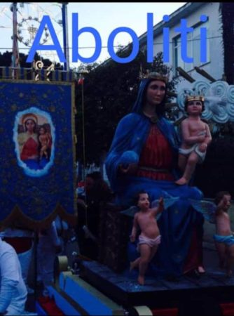 Snaturata la festa della Madonna dell'Arco, pellegrini lasciati a piedi. Il prefetto vieta la fermata in città. Persino una mamma con due figli autistici non riesce ad avere accesso diretto in chiesa nonostante l'irrequietezza dei figli 8 339628359 1439816180097077 2715817313676508451 n
