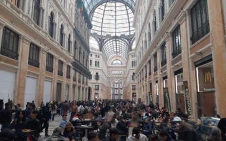 Napoli, approdano in città Starbucks e multistore Mondadori 4 50d0e9dd 39b0 4e75 b785 bfbd1c48cfe0