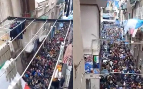 Napoli, largo Maradona assediato da folla oceanica di turisti e curiosi 5 largo maradona 696x508 2