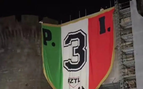 Napoli, Festa scudetto: bandiera da record installata tra le due torri di Porta Capuana 4 scudetto porta capuana