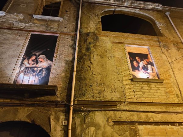 Marigliano, trionfo dell'effimero per Palazzo Nicotera. Il restauro resta al palo: alle finestre di via Collegiata si affacciano le galiziane 6 350350919 928069285084041 1638020144110961466 n