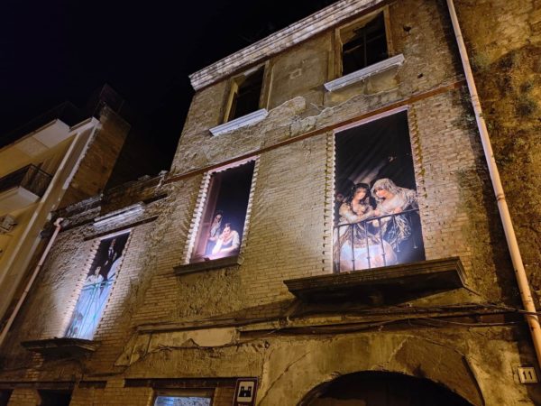 Marigliano, trionfo dell'effimero per Palazzo Nicotera. Il restauro resta al palo: alle finestre di via Collegiata si affacciano le galiziane 8 350891749 1191895704830332 1343638950247858426 n
