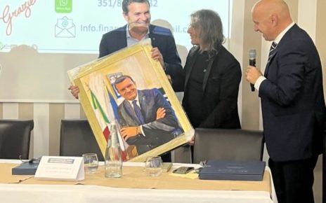Contursi Terme, il pittore salernitano Mangone:"Chiedo alla politica di non deturpare l'area a vocazione naturalistica di Buccino con la delocalizzazione delle Fonderie Pisano" 6 Mangone Centinaio 2