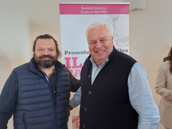 Somma Vesuviana, l’Associazione “I colori della poesia” coniuga il binomio Sport e Lettura 3 WhatsApp Image 2023 04 30 at 11.23.06