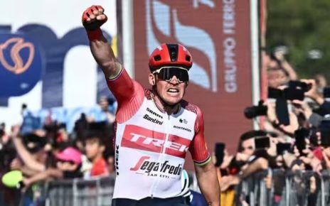 Giro d'Italia, il danese Pedersen vince la "Napoli-Napoli": VI tappa di 162 chilometri 4 img 1