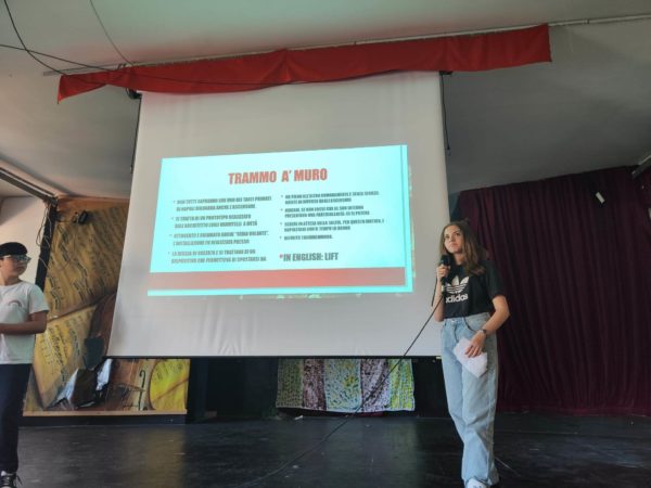 Marigliano, alla Media "Elia Aliperti" va in scena lo spettacolo finale "Naplish: espressioni idiomatiche, dall'inglese al napoletano" 11 350102006 823977848579437 5368094705612968963 n