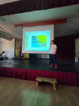 Marigliano, alla Media "Elia Aliperti" va in scena lo spettacolo finale "Naplish: espressioni idiomatiche, dall'inglese al napoletano" 4 350794250 917967132621467 4233900951870360379 n