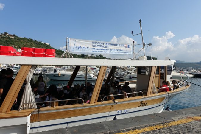 STUDENTI SUL BATTELLO PER PARCO SOMMERSO R