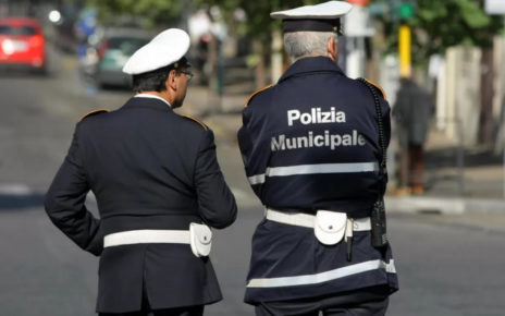 Pomigliano d'Arco, progetto sicurezza: Amministrazione estende il servizio della Polizia Municipale nelle ore serali dei venerdì e sabato 5 vigili urbani polizia municipale