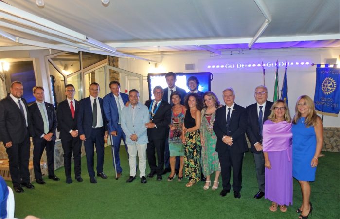 1 TUTTA LA SQUADRA 23 24 r r