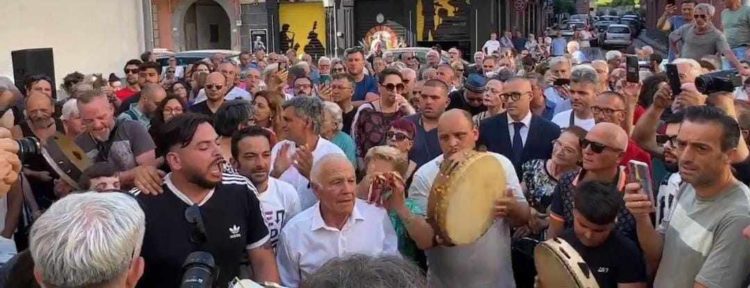 Pomigliano d'Arco, funerali di Marcello Colasurdo: il dolore straziante della città 7 358612632 241788878614139 9095587319223449650 n