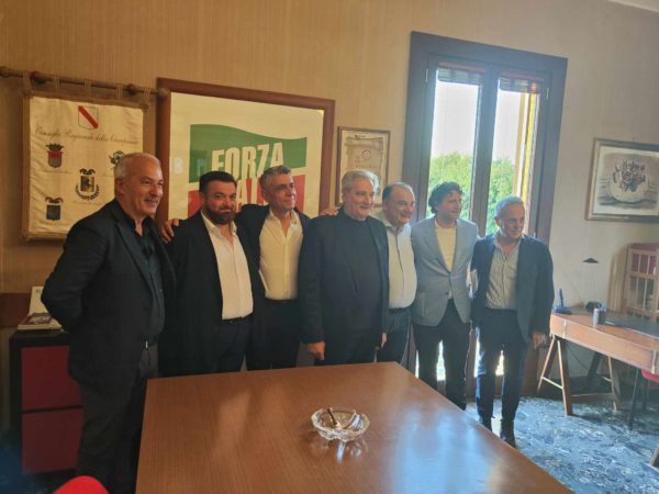 Marigliano, si rinnova la sede storica di Forza Italia dedicata a Silvio Berlusconi. E. Russo: "Siamo all'opposizione dell'esecutivo di Peppe Jossa" 9 358882006 273951118607669 4673961877574219366 n