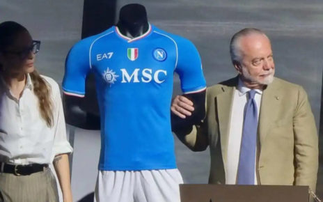 Maglia Napoli azzurra 10 07 2023 spazionapoli.it 3