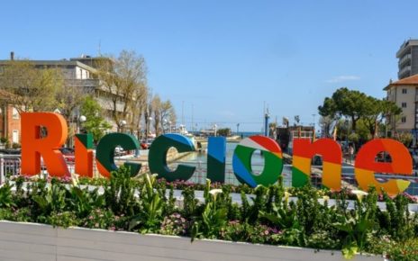 Riccione, al via il turismo innovativo 3 Riccione Mare primavera spiaggia sabbia aprile porto scritta2023 2