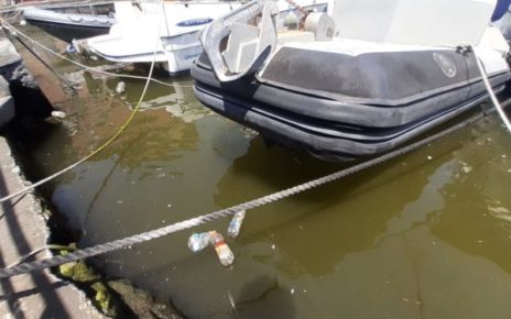 Napoli, mare sporco e melmoso dalla darsena Acton al Molo Beverello 6 mare inquinato3