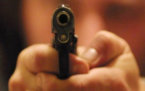 Marigliano, identificata la donna travestita da poliziotta che ieri ha terrorizzato via Dante: minorenne fanatica delle forze dell'ordine 6 pistola def 1567589079919 1