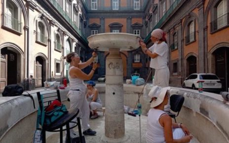 Napoli, Palazzo Reale: restaurata la fontana ovale nel Cortile delle Carrozze 4 restauratrici 1