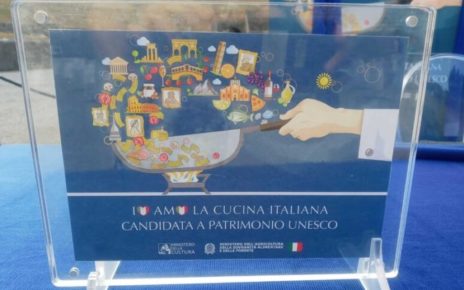 A Pompei si alzano i veli sul logo ufficiale che sosterrà la candidatura della Cucina Italiana a Patrimonio Immateriale dell'Unesco 5 55ec20fa2610b766a42a9ad625e65e63