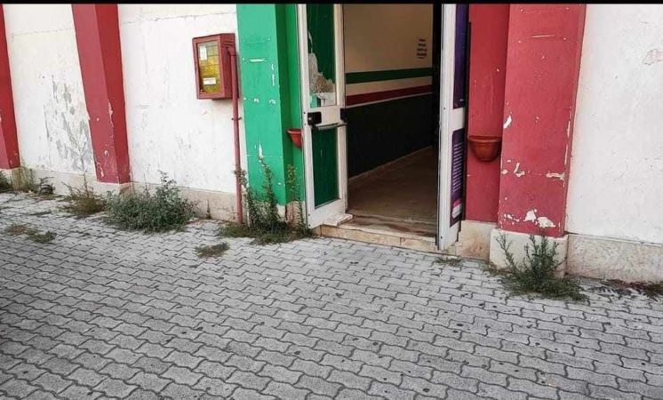 Marigliano, scuole e impianti sportivi nel degrado: lo sdegno di genitori e cittadini 4 degrado14