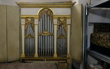 Napoli, Palazzo Reale: 800 arredi in mostra nel deposito Foriera 4 organo MLP92693 copia