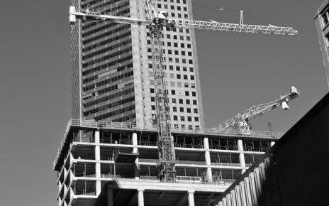 Edilizia sostenibile: l'impegno delle imprese edili nel costruire un futuro eco-friendly 3 parking lot under construction 2862810 640