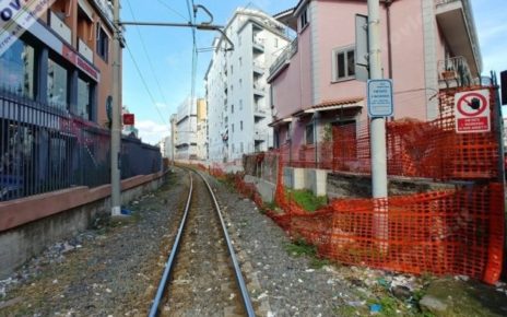 Castellammare di Stabia, incidente sul passaggio a livello di Via Nocera. De Gregorio: “Ennesima conferma che i PL provocano incidenti e morti. Vanno eliminati quando possibile” 5 passaggio1 2