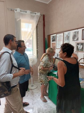 2 turisti alla Casa Museo Joe Di Maggio