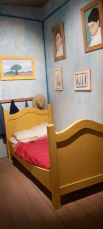 Napoli, l’esperienza immersiva di Van Gogh: geniale artista della luce e dei colori 7 385473698 1034830501062395 6410360592484646342 n