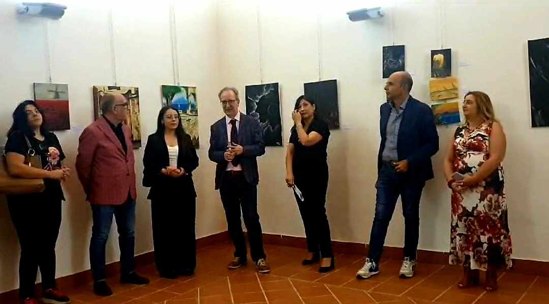 Roccarainola, “Il colore che illumina”: grandi consensi per la Mostra Collettiva di Arte Contemporanea 8 393305896 713496286781704 6658362257115549644 n