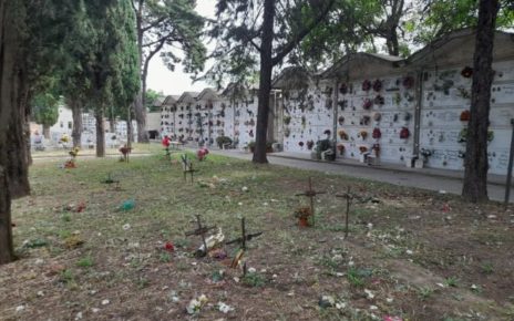Aversa, cimitero ancora nel baratro. Le associazione e il comitato: "Pronti ad intraprendere percorsi giudiziari ove necessario” 10 cimitero aversa lampade votive 4