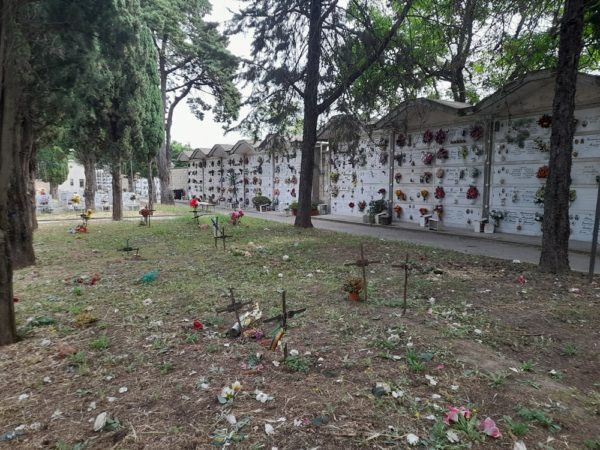 cimitero aversa lampade votive 4