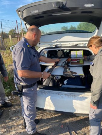 Caivano e Acerra, Task force antibracconaggio della Polizia metropolitana: sequestrati fucili e munizioni ai cacciatori. Due i denunciati 4 me1