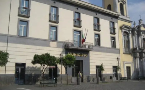 Pomigliano d'Arco, decoro e sicurezza: Polizia Municipale blocca 5 giovani che correvano nel centro cittadino con gli scooter privi di assicurazione 4 pomigliano