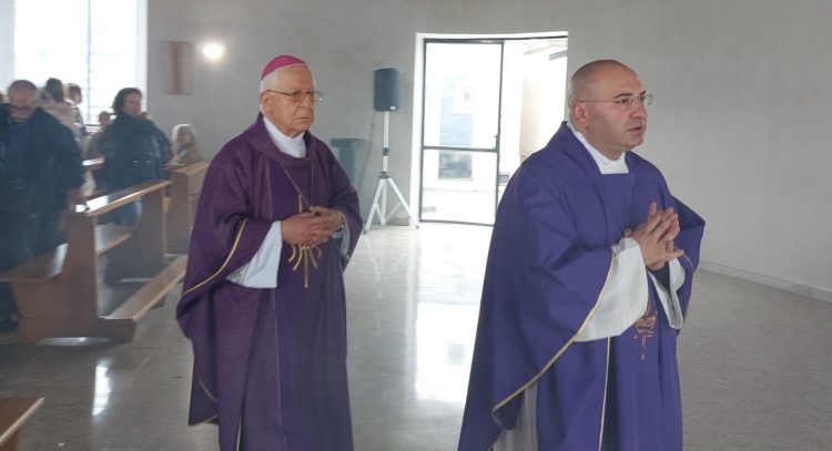 3. Don Salvatore Purcaro e S.E. Mons. Luigi Travaglino Commemorazione Defunti Brusciano 2.11.2023