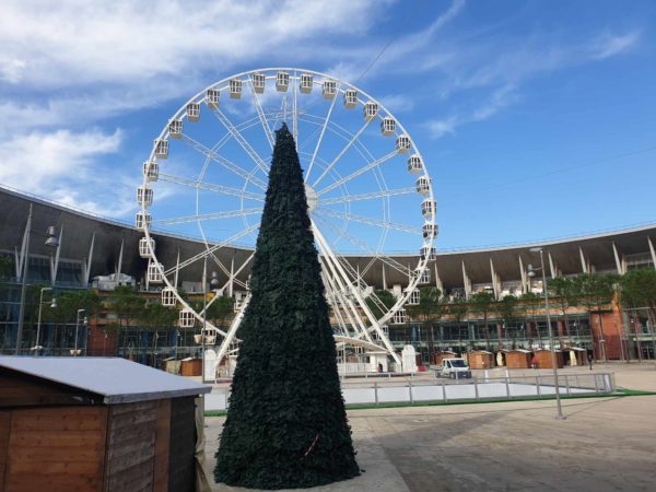 Nola, si accendono le luci su “Christmas Dreams”: pista di pattinaggio, spettacoli a tema e la grande Ruota Panoramica illuminano il Natale al Vulcano Buono 4 370131737 857235972722662 729417014894731929 n