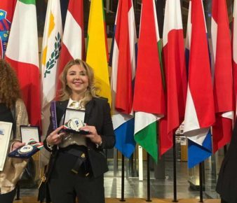 Strasburgo, “Strade di poesia per l’Europa”: a Francesca Di Nola il Premio “Poesia al femminile nel sociale” 3 370259683 331986889584368 5988587511395984848 n