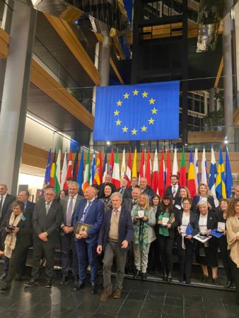 Strasburgo, “Strade di poesia per l’Europa”: a Francesca Di Nola il Premio “Poesia al femminile nel sociale” 8 370290038 1394247714459452 1739506610008783342 n