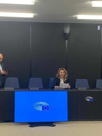 Strasburgo, “Strade di poesia per l’Europa”: a Francesca Di Nola il Premio “Poesia al femminile nel sociale” 7 400162373 699080622183625 1284860162690846606 n